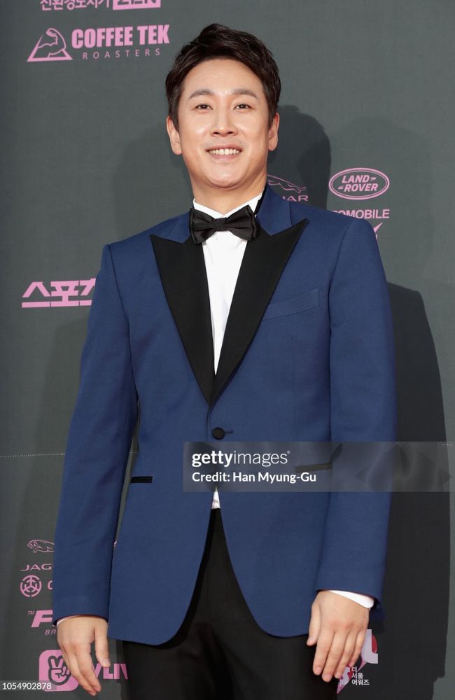 2018 The Seoul Awards Lee Sun Kyun passed away